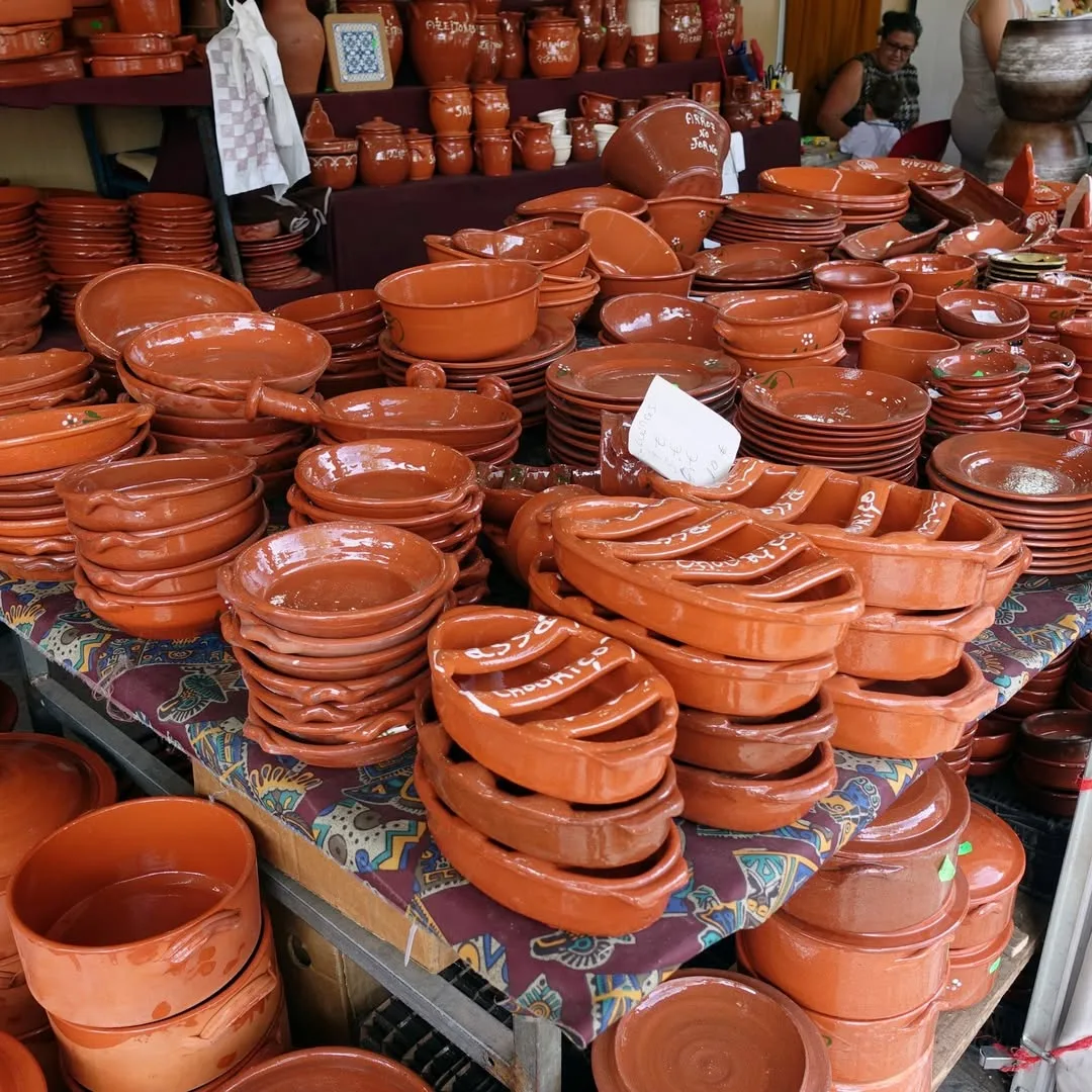 Cerâmicas em exposição na Feira da Luz. Foto: Reprodução Instagram por @brunoophotography