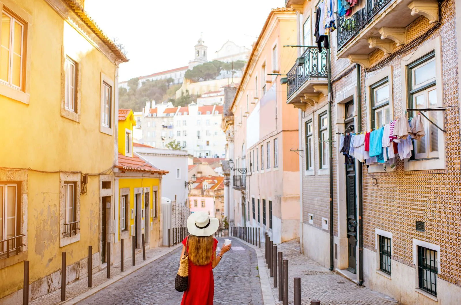 Mergulhe na história de Lisboa em tours temáticos. Crédito: Canva